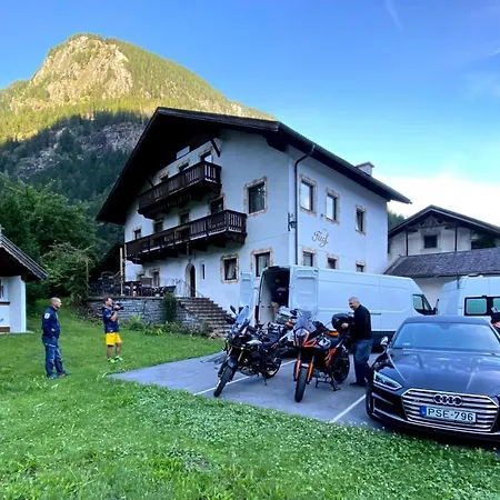 Haus Fiegl Guest house Oetz