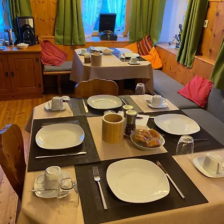 Haus Fiegl Guest house Oetz