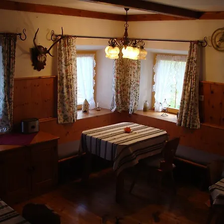 Haus Fiegl Guest house Oetz