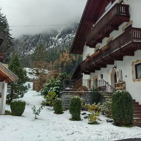 Haus Fiegl Guest house Oetz