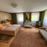 Haus Fiegl 게스트하우스 3*
