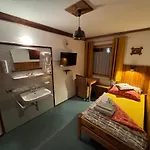 Haus Fiegl 게스트하우스 외치